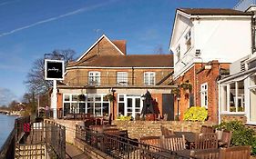 Sunday London Staines-Upon-Thames Heathrow T5